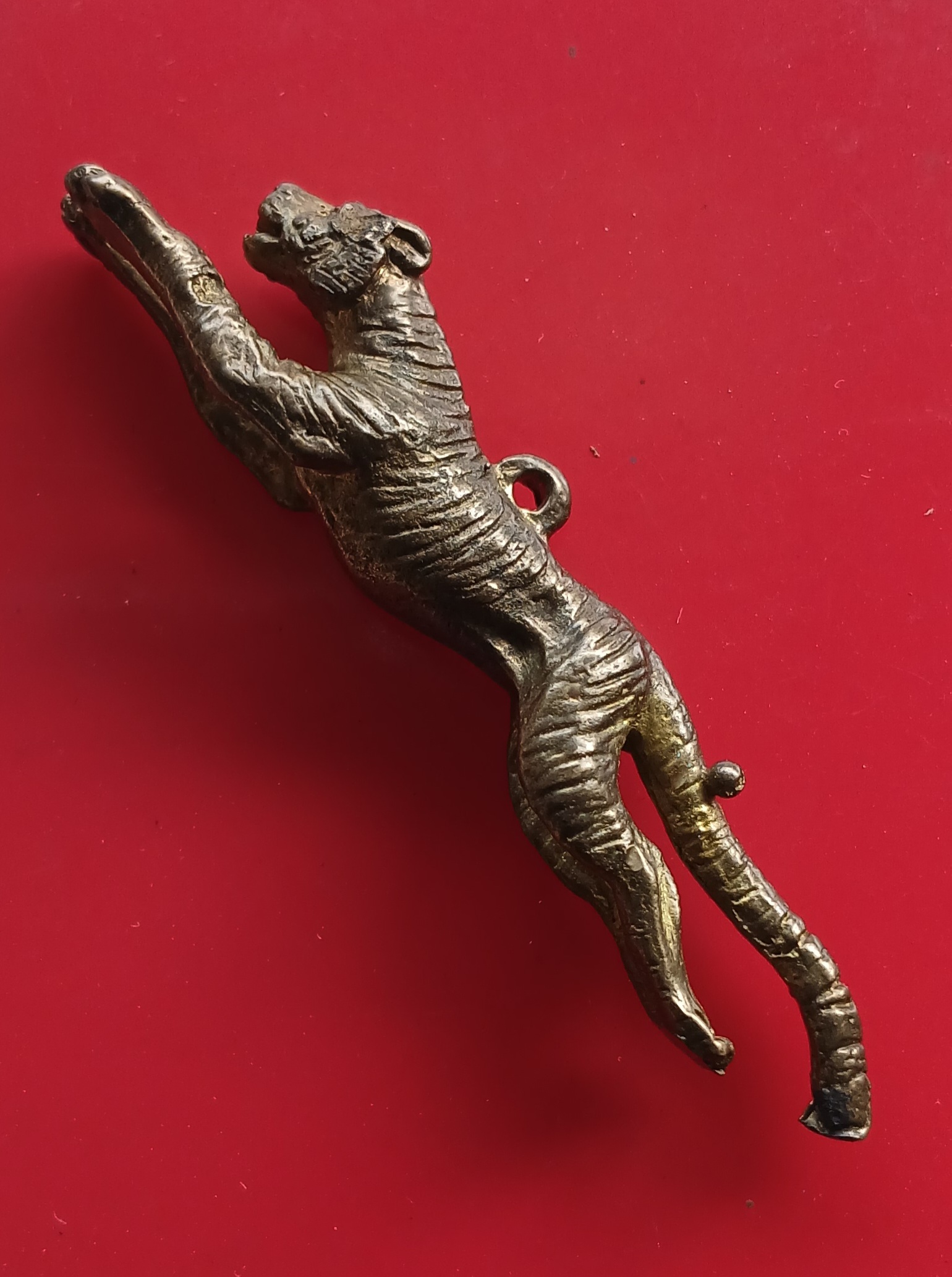 เสือปืนแตก รุ่น2 หลวงปู่แย้ม วัดตะเคียน จ.นนทบุรี เนื้อทองเหลือง หล่อโบราณ สร้างน้อย หายาก