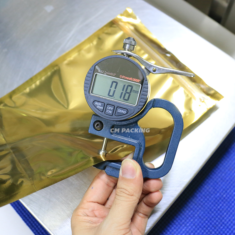 ถุงซิป สีทอง หน้าใส หลังทอง ตั้งได้ ใสวิ้ง สำหรับใส่ขนม ของกิน ผลไม้อบแห้ง (50 ใบ)