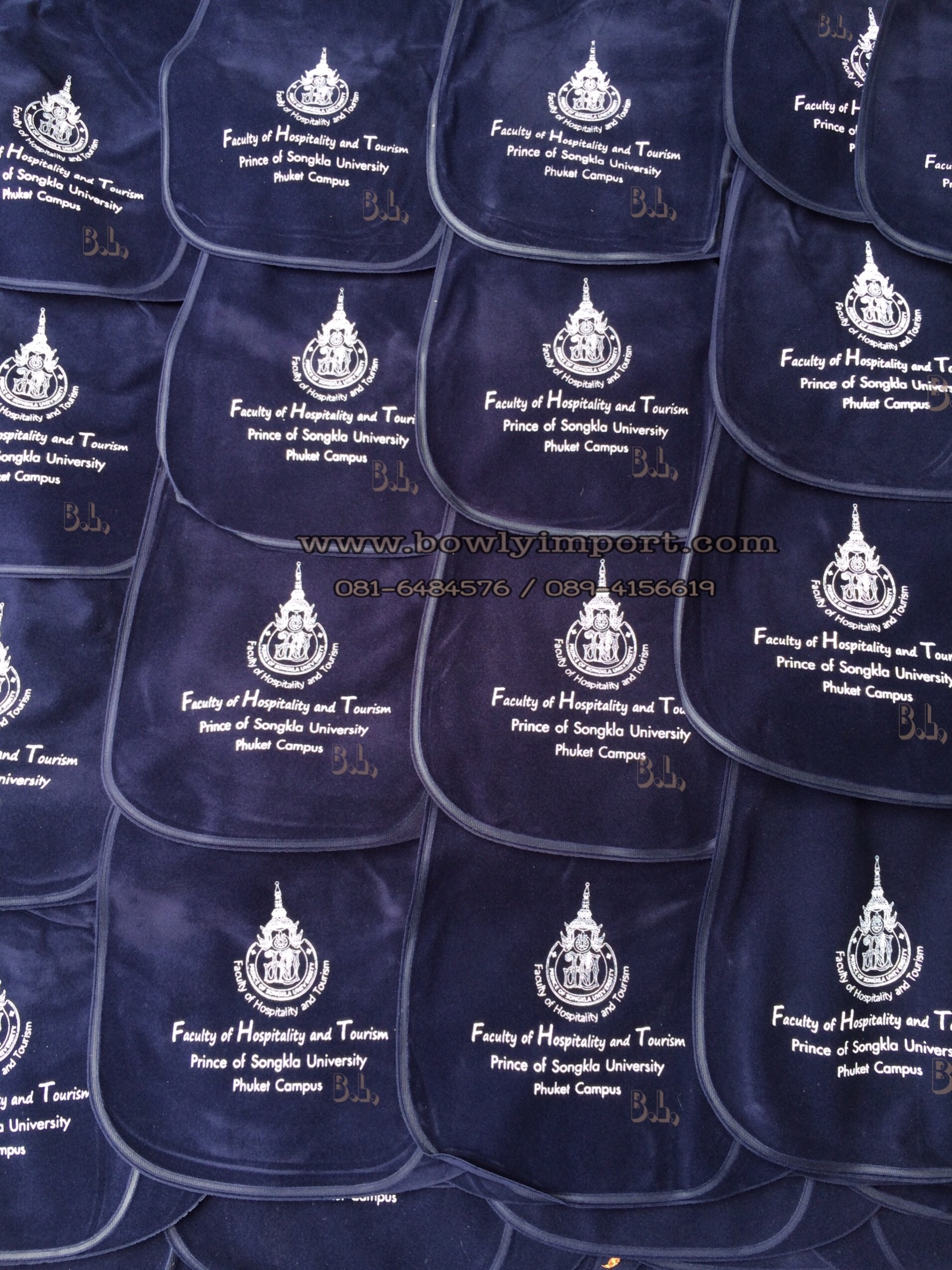 หมอนรองคอเป่าลม เนื้อผ้ากำมะหยี่ พร้อมสกรีนโลโก้