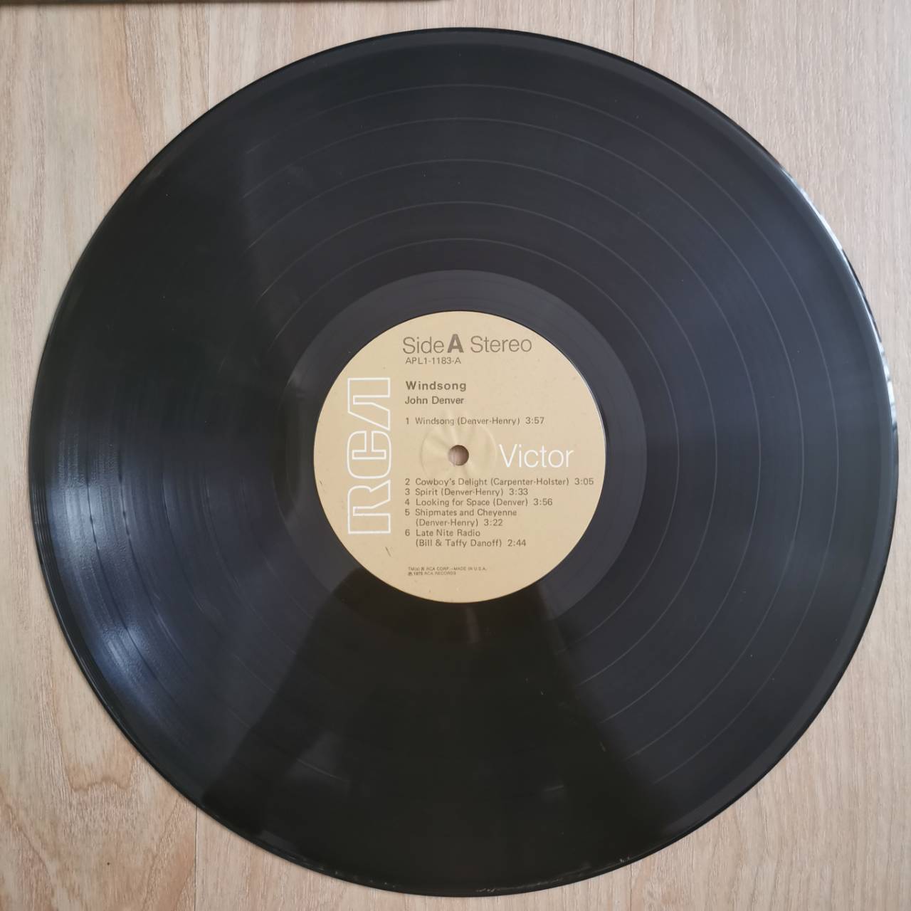 แผ่นเสียงมือสอง John Denver – Windsong (ปกVG++, แผ่นVG++) รบกวนอ่านรายละเอียดเกรดสภาพแผ่นก่อนสั่งซื้อ