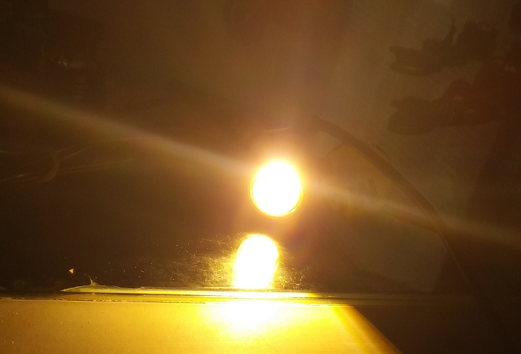 ไฟตาแมวแบบแปะเทปกาว