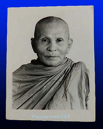 รูปถ่าย 2 หน้าเก่า หลวงพ่อแช่ม วัดดอนยายหอม นครปฐม เก็บเก่า ติดเส้นเกศา ทั้ง 2 ด้าน มีตอกโค๊ต นะ และจารหลังภาพ