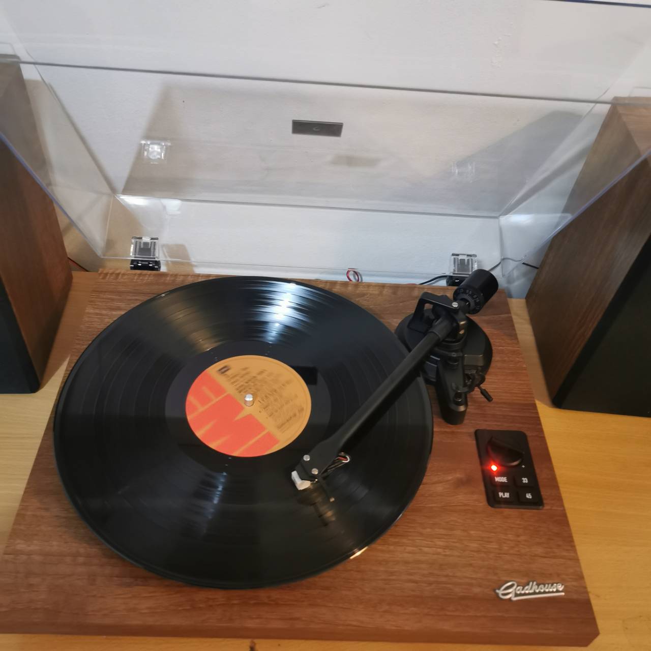 เครื่องเล่นแผ่นเสียง Gadhouse HENRY Hi-fi Turntable พร้อมลำโพง มือหนึ่ง รับประกันศูนย์ 1ปี