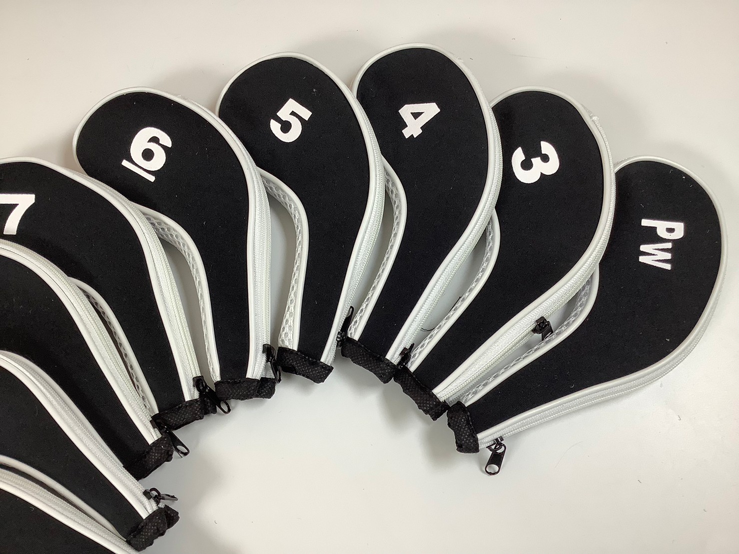 ชุดปลอกหุ้มหัวไม้กอล์ฟแบบซิป Golf club cover (สีดำขาว)