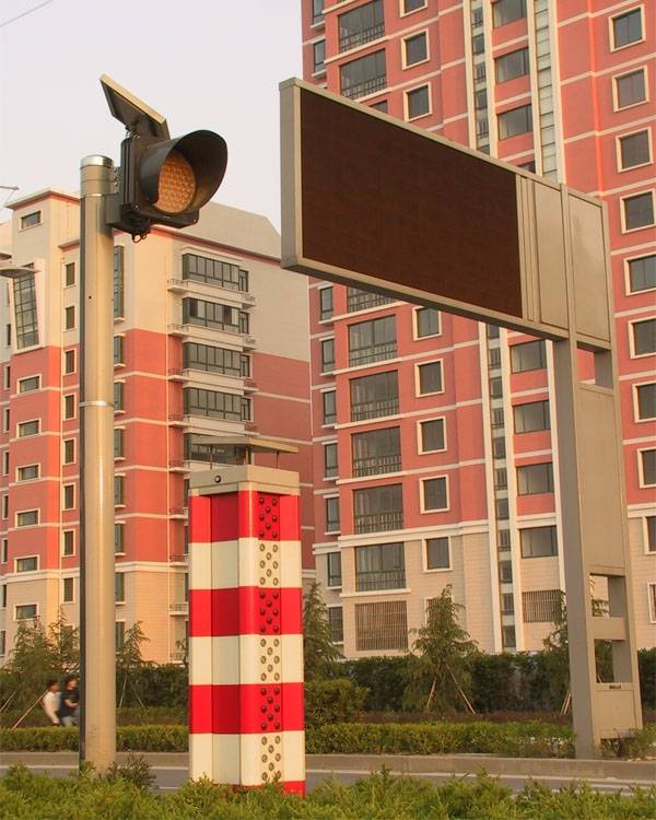 🔴🟡ไฟจราจรโซล่าเซลล์ ไฟสัญญาณ Solar Cell ไฟเดือน ไฟเหลืองกระพริบ 170 LED - 95LED 30 CM (ไฟเหลือง ไฟเเดง)