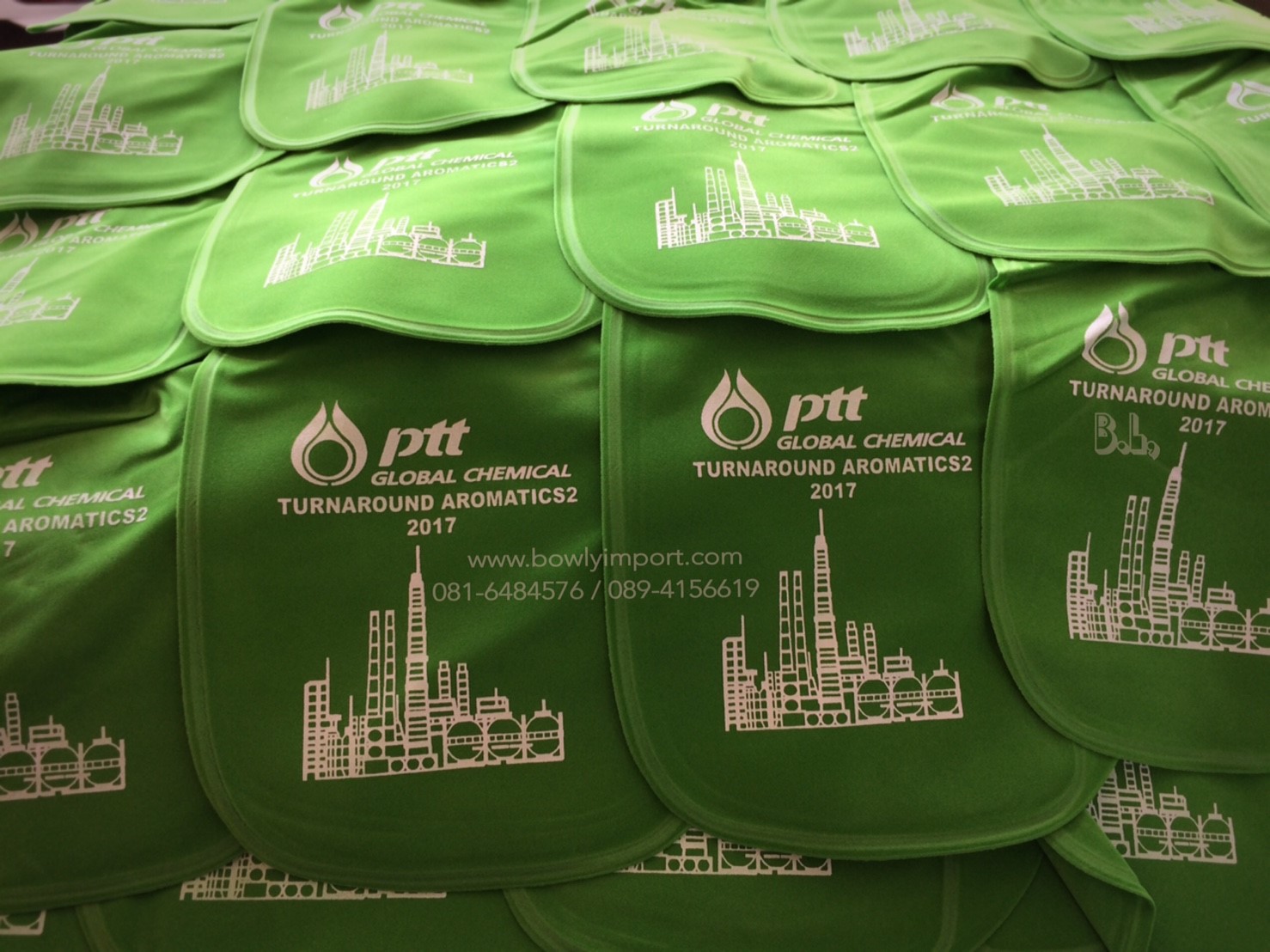 หมอนรองคอเป่าลม เนื้อผ้ากำมะหยี่ พร้อมสกรีนโลโก้