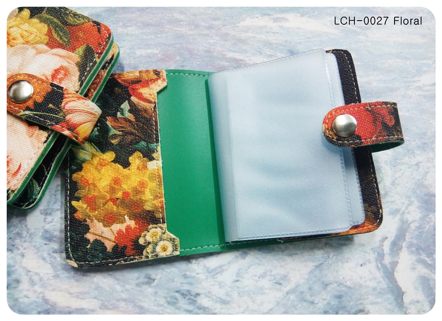 (LCH-0027) กระเป๋าใส่บัตรเคลือบ ลายดอกไม้ พื้นดำ #2