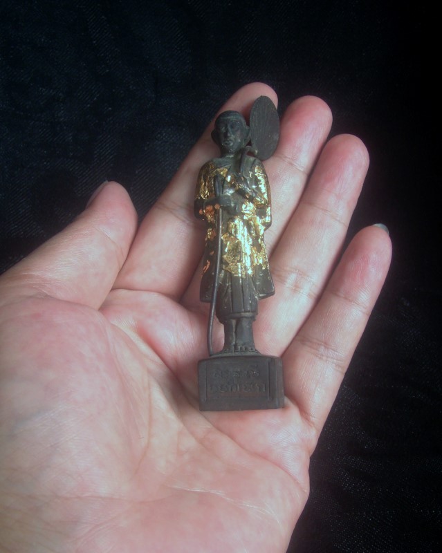 พระบูชาสิวลี หลวงพ่อแฉ่ง วัดบางพัง จ.นนทบุรี เนื้อทองเหลือง พิมพ์ฐานเหลี่ยม ก้นอุดผง หายากครับ