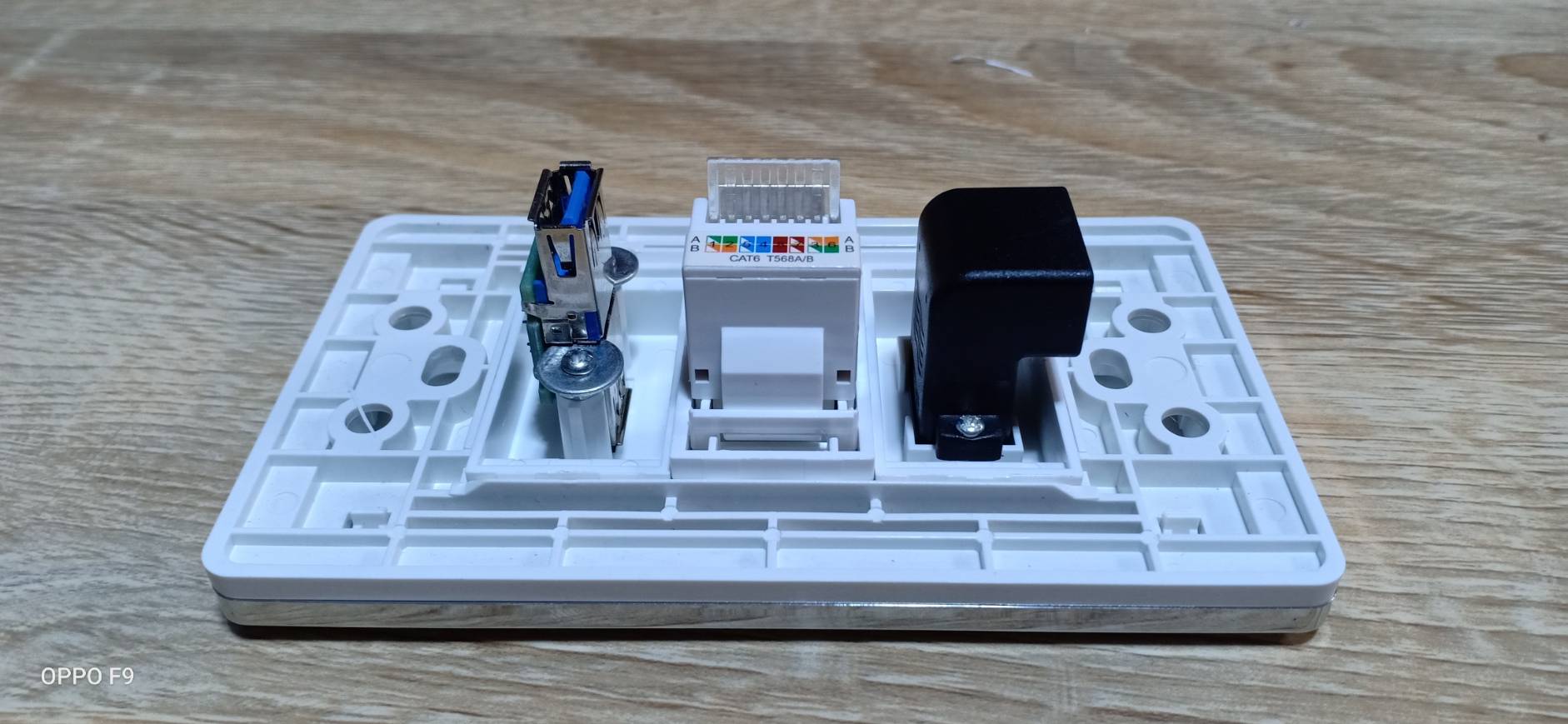 Wall Plate HDMI90+CAT6+USB3.0 (ขอบเงา)(3ช่อง)