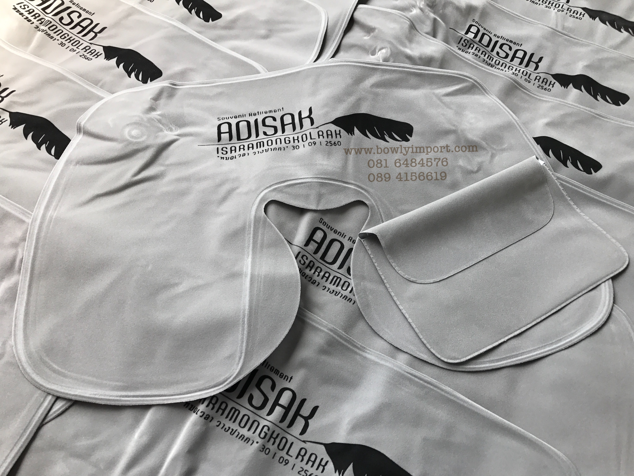 หมอนรองคอเป่าลม เนื้อผ้ากำมะหยี่ พร้อมสกรีนโลโก้