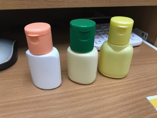 ขวด 30 ML ฝาป็อกแป๊ก ขวดสีครีม ฝาสีเขียว 20 ชิ้น : 007400