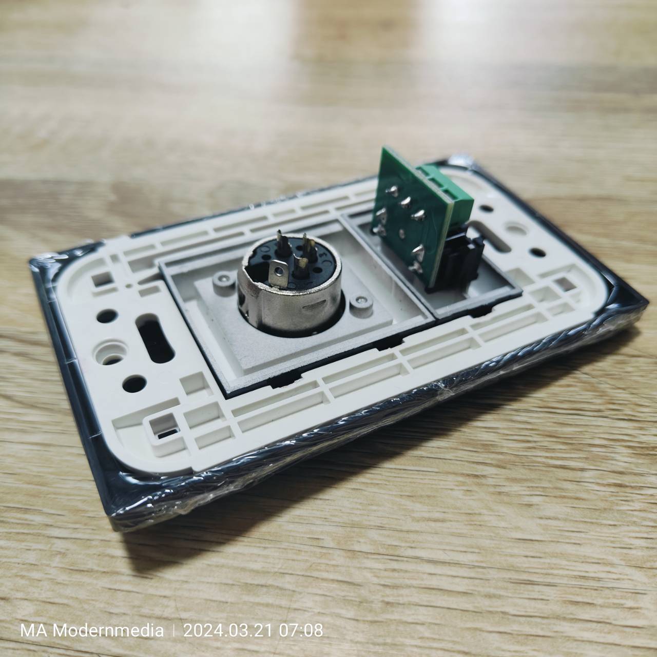 Wall plate XLR / RCA(Panasonic) (ขาว/ดำ)