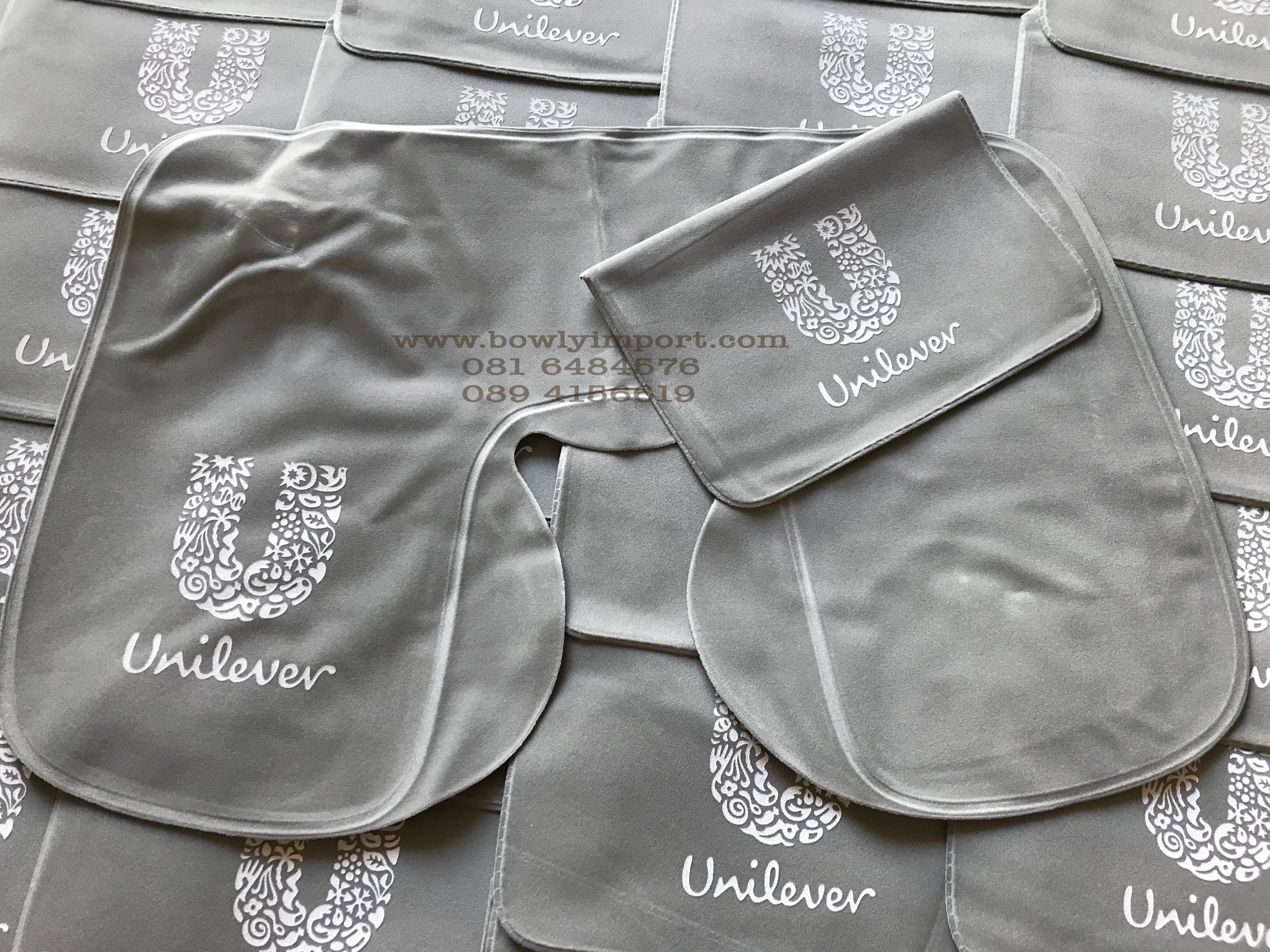 หมอนรองคอเป่าลม เนื้อผ้ากำมะหยี่ พร้อมสกรีนโลโก้