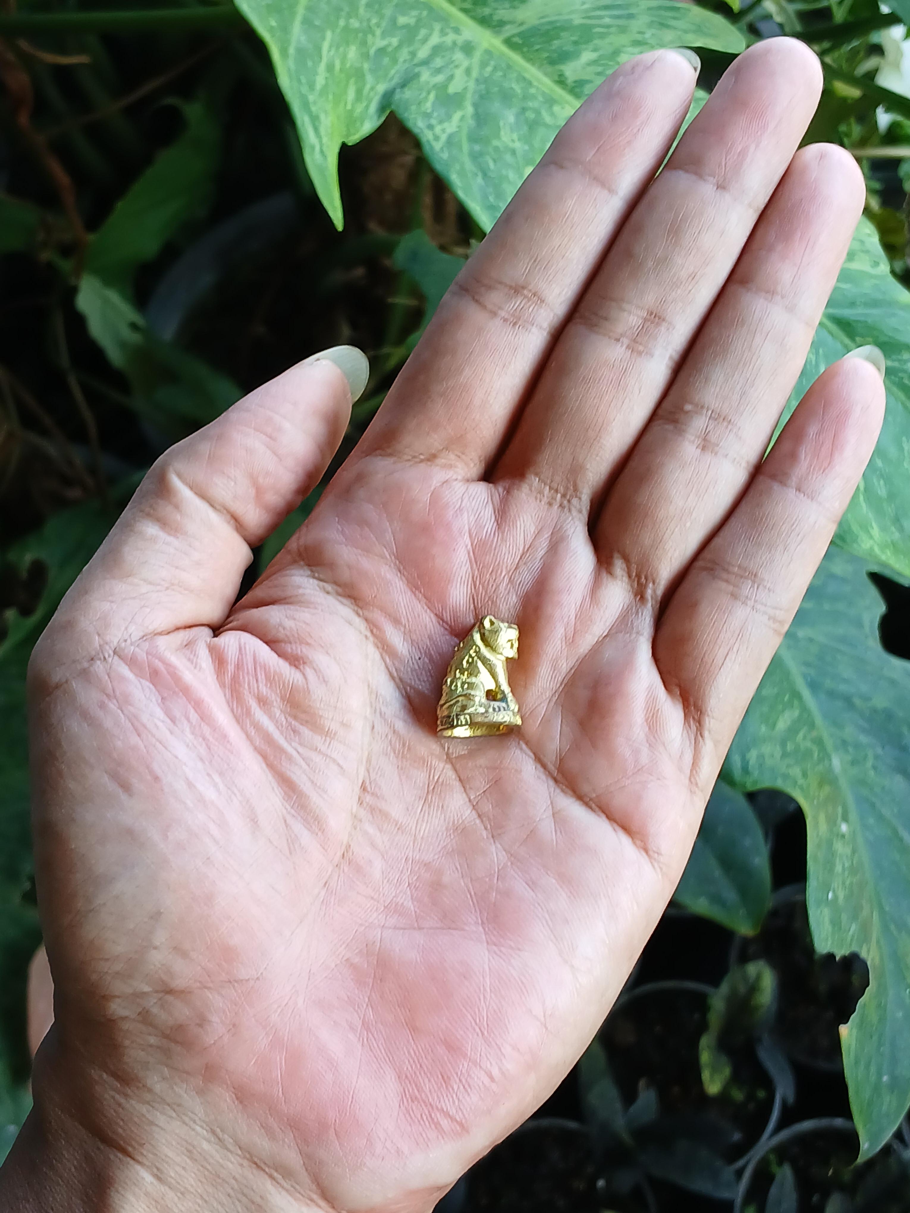 รูปหล่อเสือมหามงคล เจ้าพ่อเสือ วัดกระทุ่มเสือปลา ประเวศ กรุงเทพฯ เนื้อโลหะกะไหล่ทอง