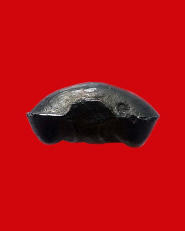 พระปิดตา หลวงพ่อเกิด วัดสะพาน จ.นครนายก เนื้อเมฆพัตร ปี 2484