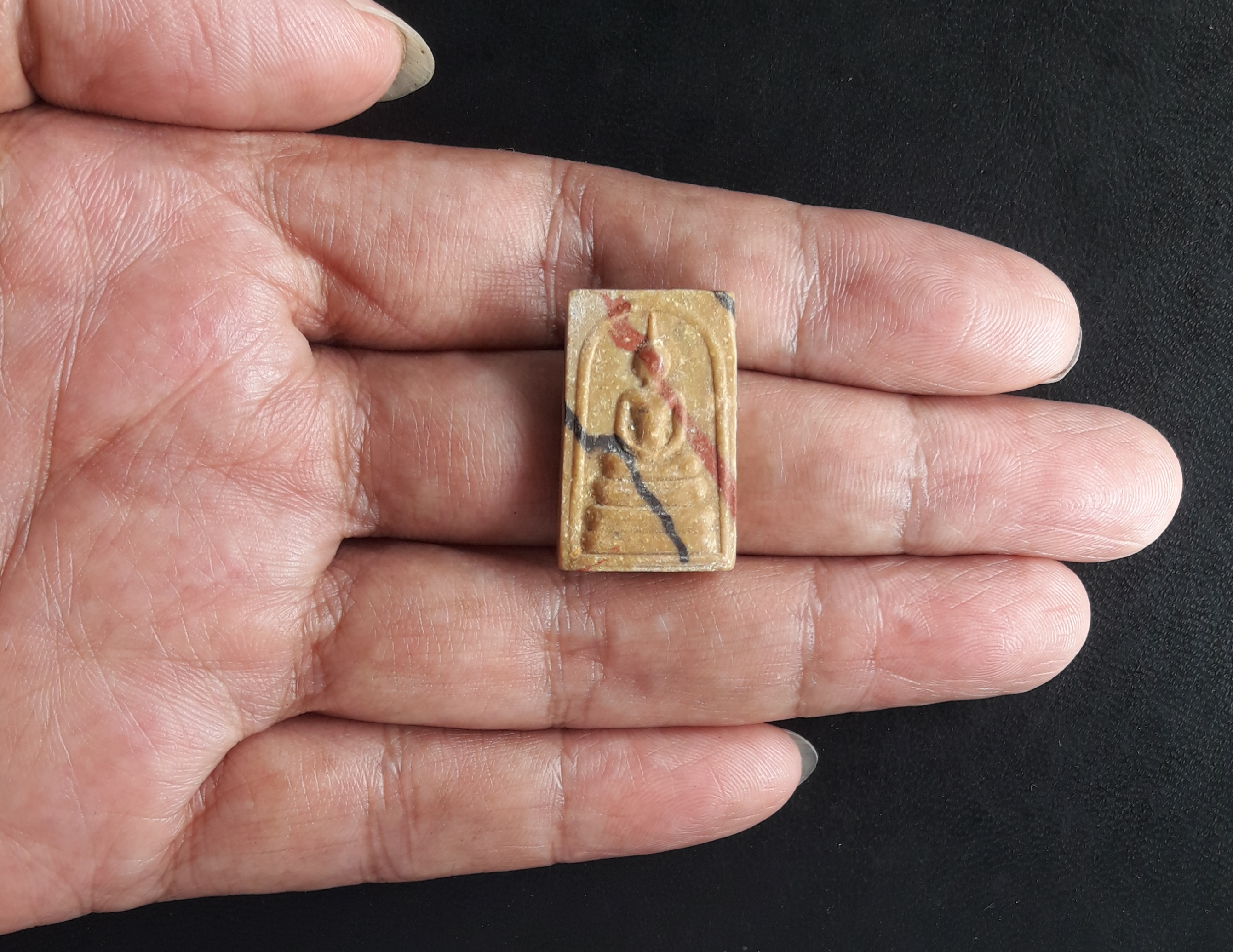 สมเด็จสายรุ้ง พิมพ์คะแนน หลังยันต์ห้า เนื้อผงน้ำมัน ไม่ทราบที่ครับ