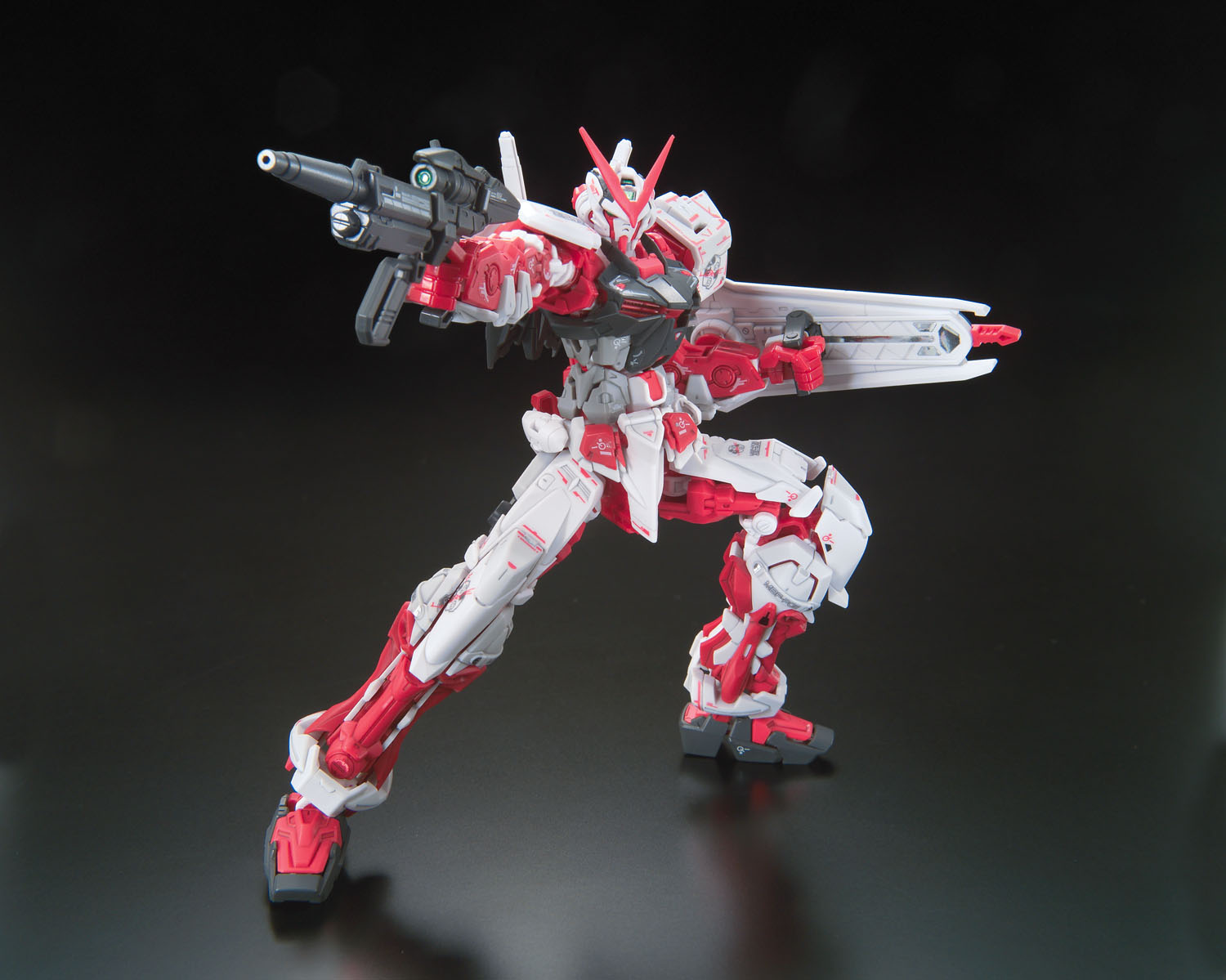 1061618 RG 1/144 MBF-P02 Gundam Astray Red Frame