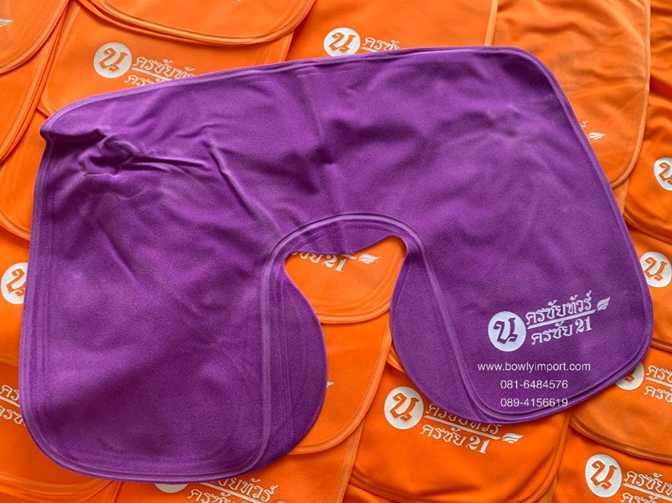 หมอนรองคอเป่าลม เนื้อผ้ากำมะหยี่ พร้อมสกรีนโลโก้