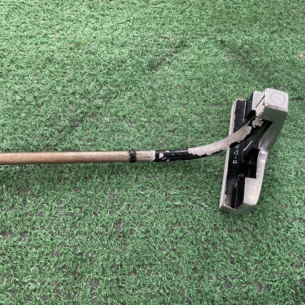PUTTER a.m.c balance : White Polymen ก้านเหล็ก
