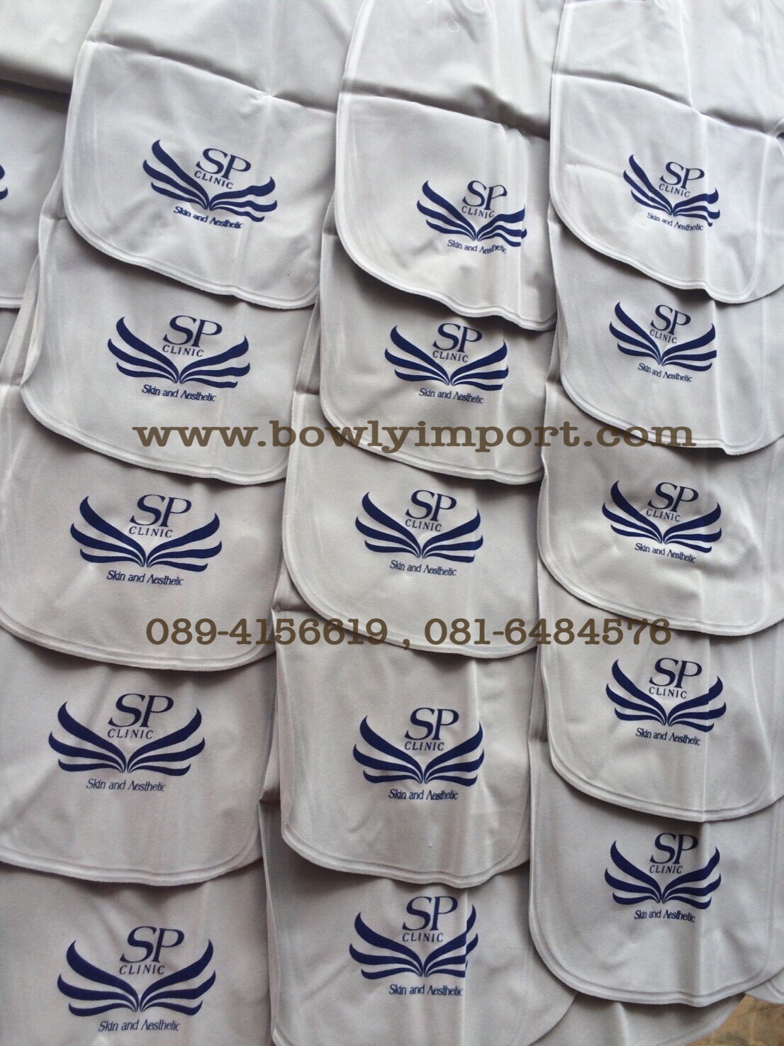 หมอนรองคอเป่าลม เนื้อผ้ากำมะหยี่ พร้อมสกรีนโลโก้