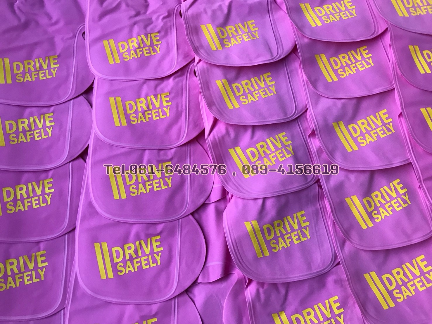 หมอนรองคอเป่าลม เนื้อผ้ากำมะหยี่ พร้อมสกรีนโลโก้