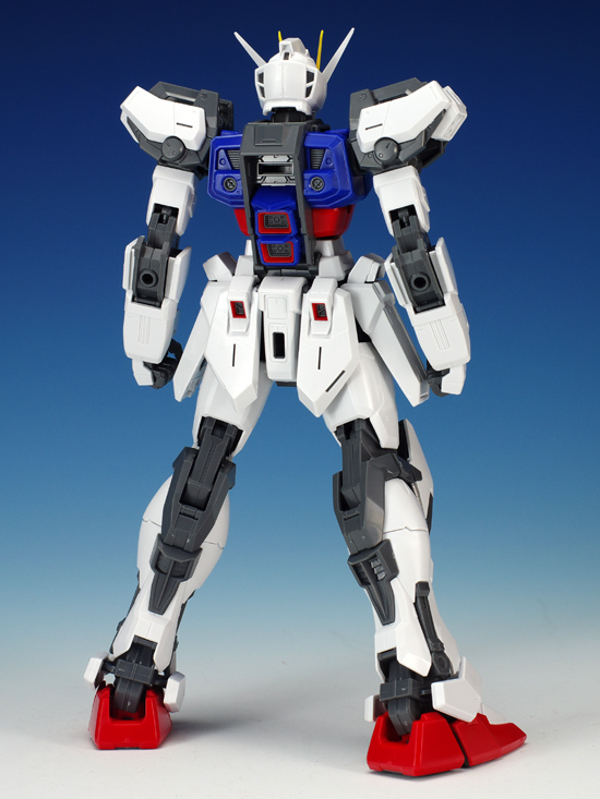 1061590 BANDAI SPIRITS MG 1/100 Aile Strike Gundam Ver. RM (Remaster)