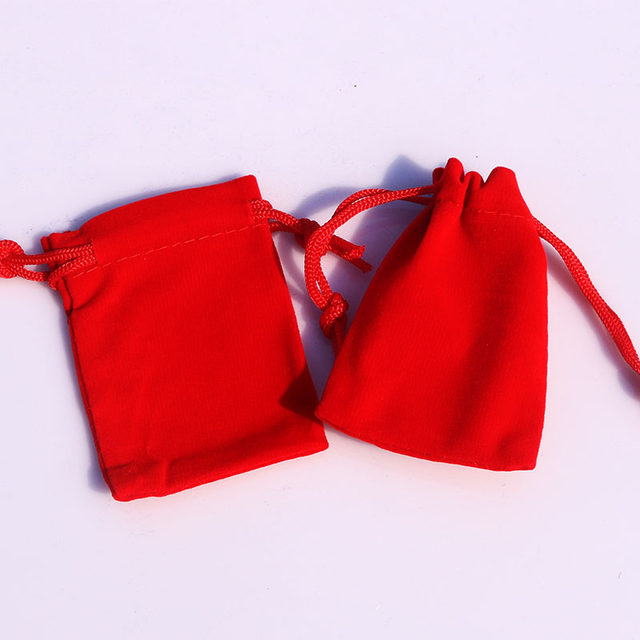 ถุงกำมะหยี่ สีแดง ขนาด 8x10 cm. 50 ชิ้น : 004603