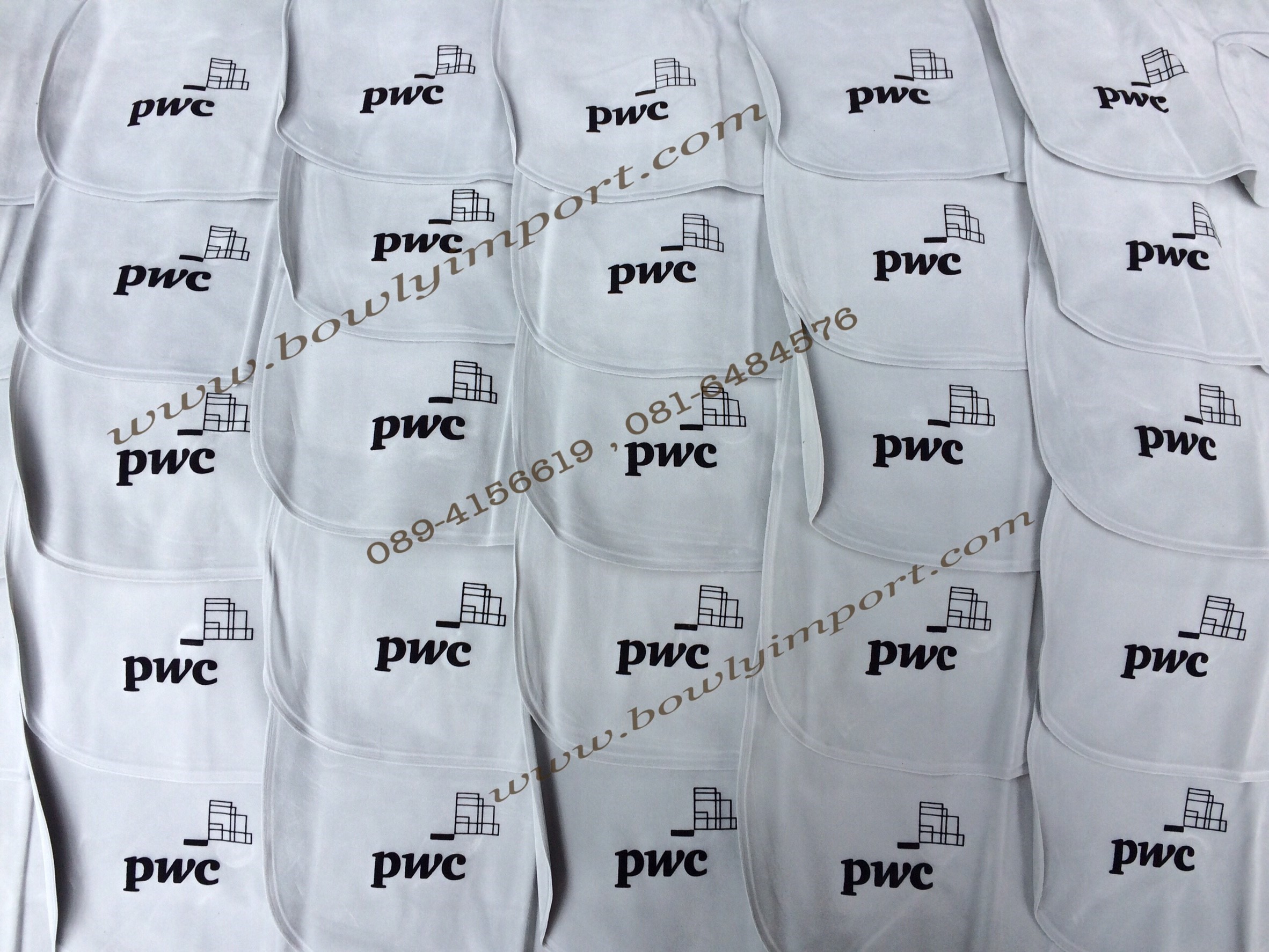 หมอนรองคอเป่าลม เนื้อผ้ากำมะหยี่ พร้อมสกรีนโลโก้