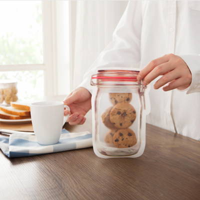 ซองซิปขุ่นลายขวดโหลแก้วสีแดง 12x19.5 cm. แพ็คละ 100 ชิ้น รหัสสินค้า 004572