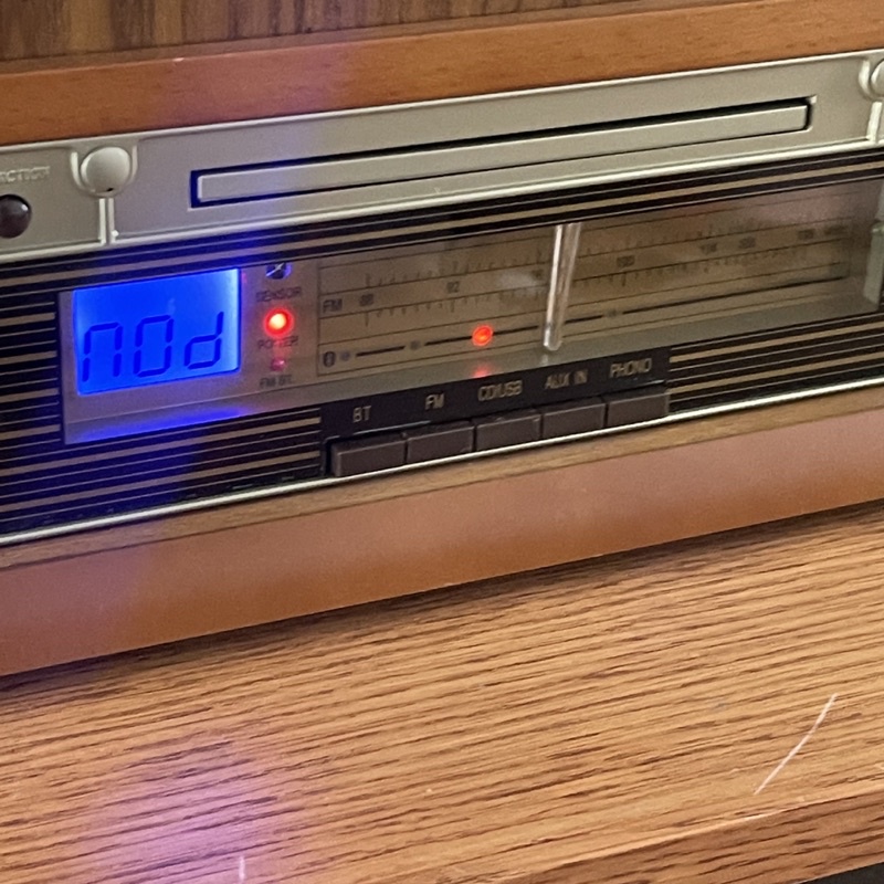 เครื่องเล่นแผ่นเสียง กล่องไม้ แนว Vintage (แผ่นเสียง +CD +Bluetooth )แถม แผ่นเสียงมือสองและปลายเข็มสำรอง