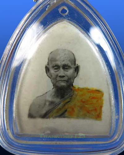 รูปถ่ายเก่า หลวงพ่อพระครูสุวรรณ สุจิณโณ วัดใต้ อุบลราชธานี