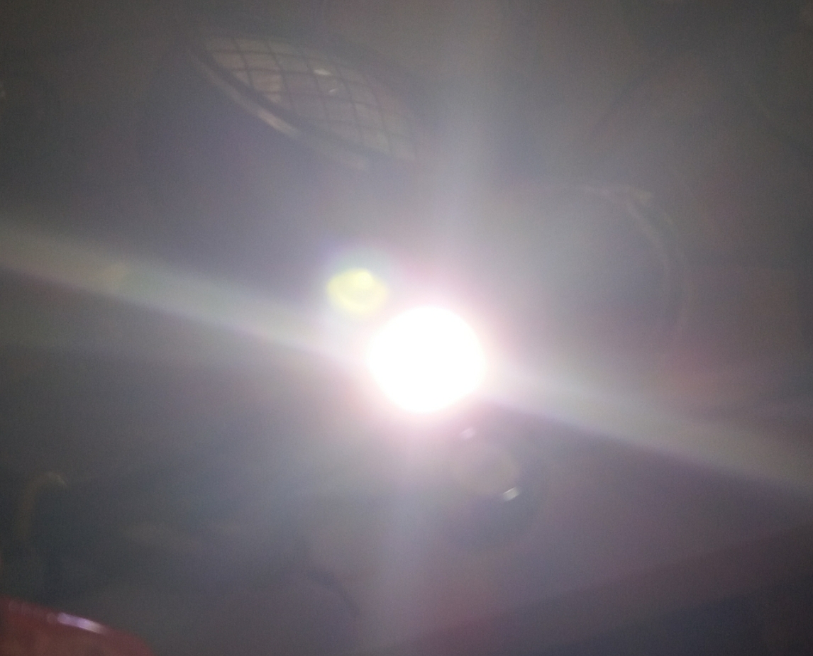 ไฟตาแมวแบบแปะเทปกาว