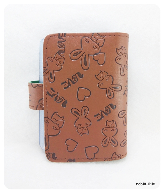 กระเป๋าใส่นามบัตร ลายกระต่าย love พื้นน้ำตาลเข้ม ผิวด้าน (ncb18-0116)