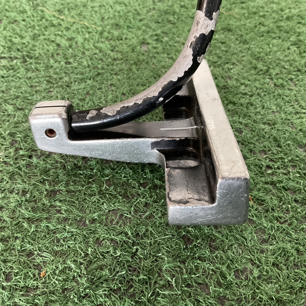 PUTTER a.m.c balance : White Polymen ก้านเหล็ก