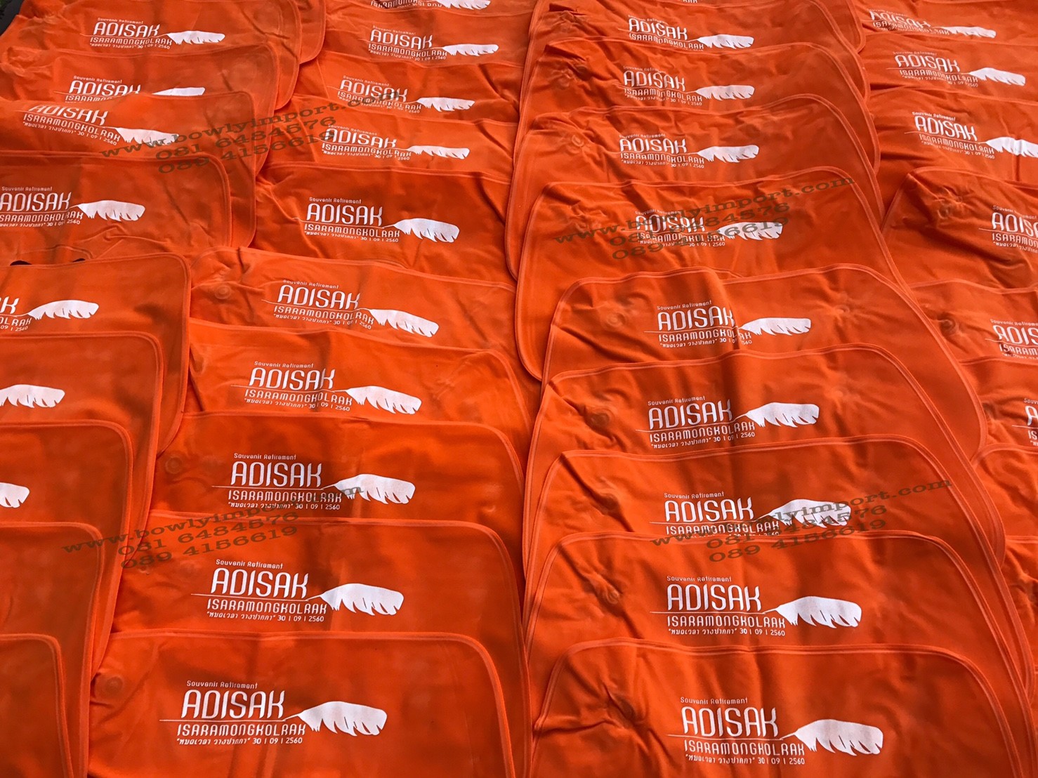 หมอนรองคอเป่าลม เนื้อผ้ากำมะหยี่ พร้อมสกรีนโลโก้