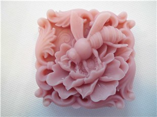 แม่พิมพ์ซิลิโคน รูปดอกไม้+ผึ้ง 105g - 000515