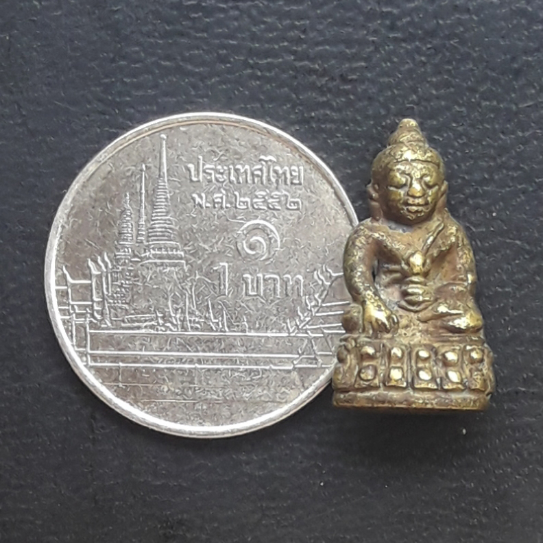 พระชัยวัฒน์ (จิ๋ว) พิมพ์วัดบวรฯ เนื้อโลหะ ไม่ทราบที่ครับ