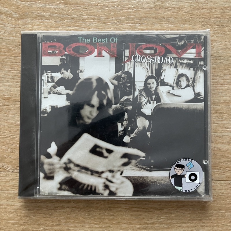 แผ่น CD ซีดีเพลง Bon Jovi – Cross Road (The Best Of Bon Jovi) แผ่นมือสอง สภาพดีฝากล่องมีรอยแตกตามรูป (2รูปสุดท้าย)