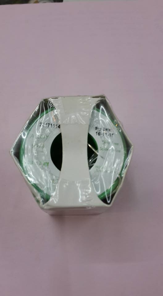 ขาย ตะกั่ว LEAD FREE ตะกั่วบัดกรี หรีดฟรี SOLDER IRON ยี่ห้อ อุลคร้า คอร์ BRAND ULTRACORE ชนาด เส้นผ่านศูนย์กลาง1มม.น้ำหนัก 1/2ปอนด์ ราคา ม้วนละ . บาท