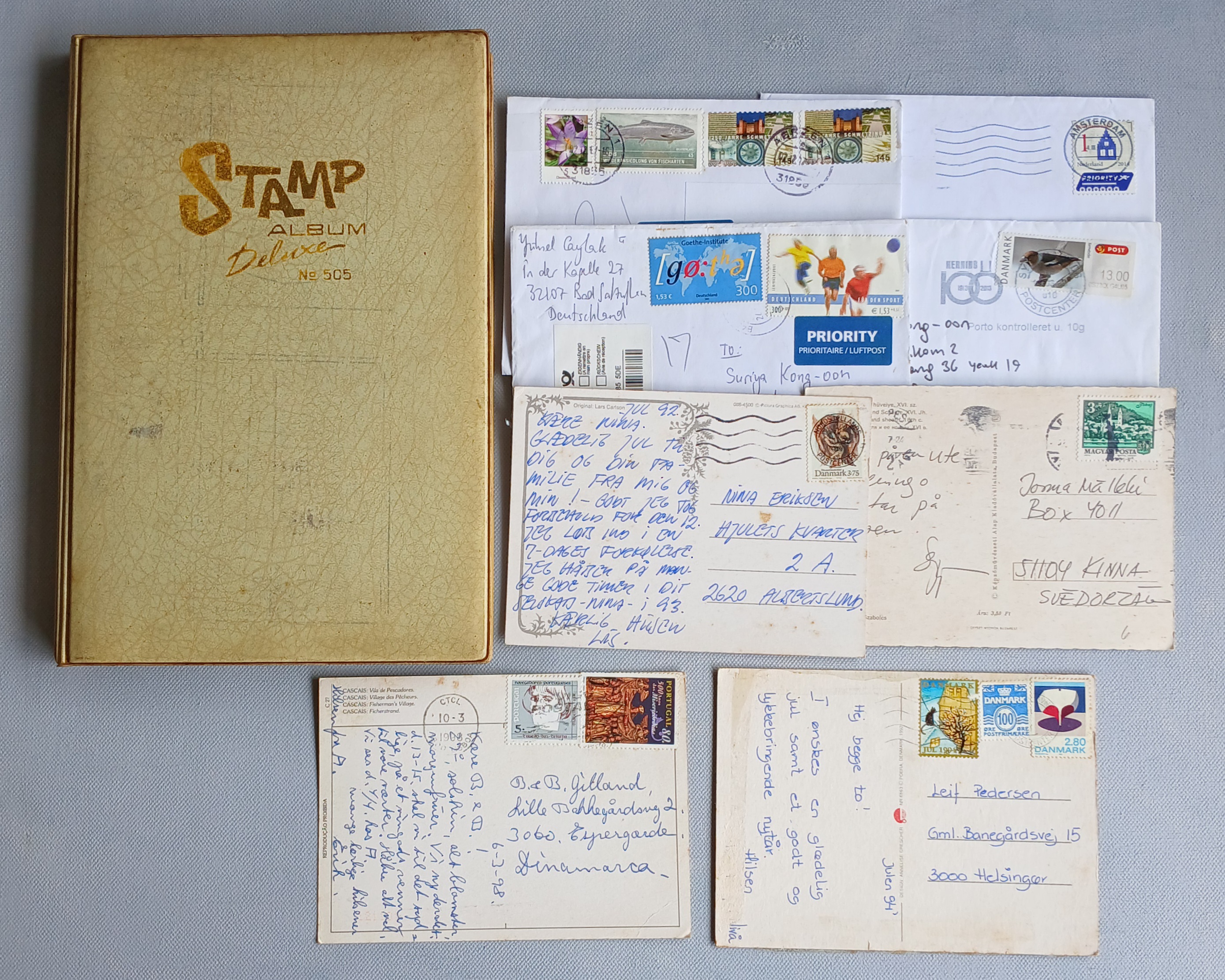 s3449-แสตมป์ต่างประเทศ พร้อมสมุด รวม 14 หน้า / 417 ดวง +โปสการ์ด ติดแสตมป์ต่างประเทศ ใช้แล้ว 4 ใบ +ซองส่งจริง ต่างประเทศส่งมาไทย 4 ซอง