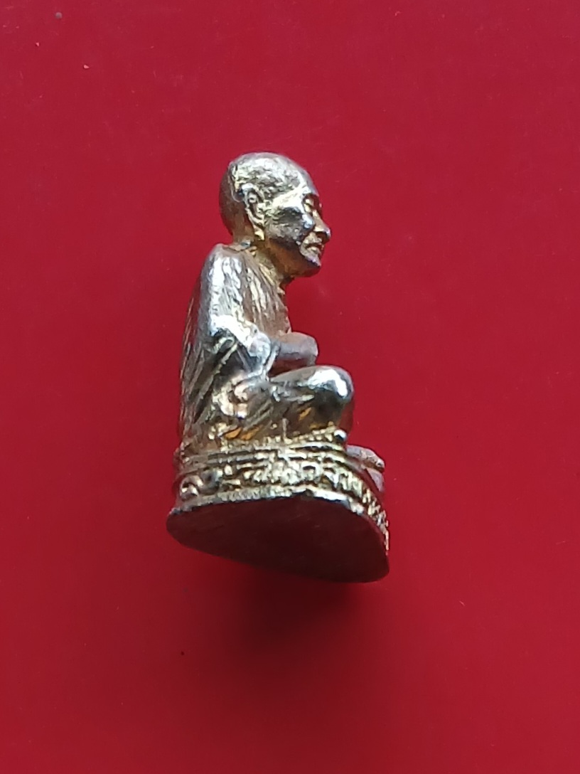 รูปหล่อสมเด็จโต พรหมรังสี รุ่นอนุสรณ์ 123 ปี วัดระฆังโฆษิตาราม กรุงเทพฯ ปี 2538 เนื้อทองทิพย์ กล่องแทนครับ