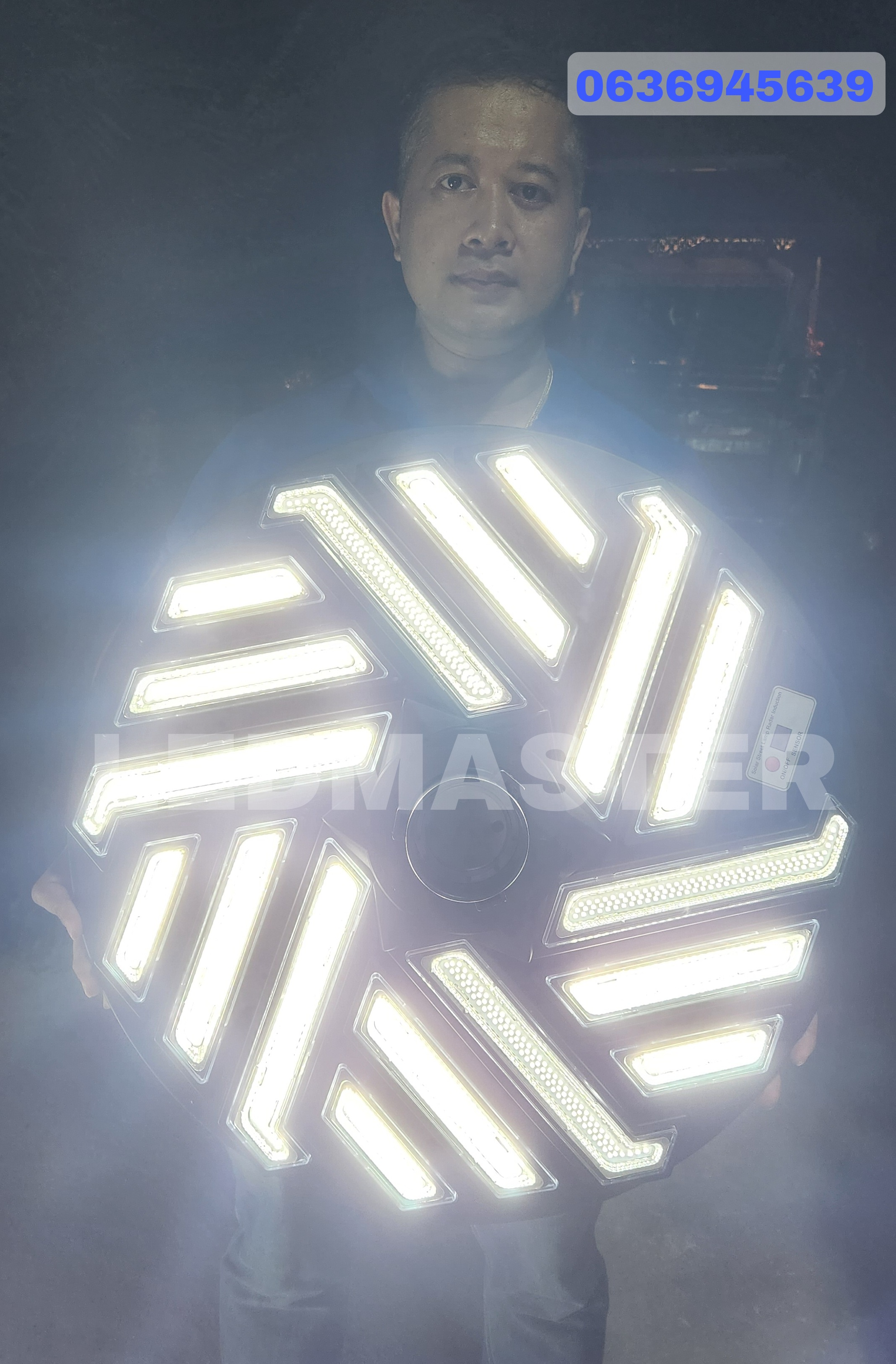 LMT โคม UFO โซล่าเซลล์ รุ่นโมเดริ์น 3D (ใหญ่ 61 CM) ตั้งค่าได้ 4 ระบบ (สว่างคงที่ sensor ตั้งเวลา สว่างกลางวัน) ไฟสปอร์ตไลท์โซล่าเซลล์ Solar light ไฟทาง