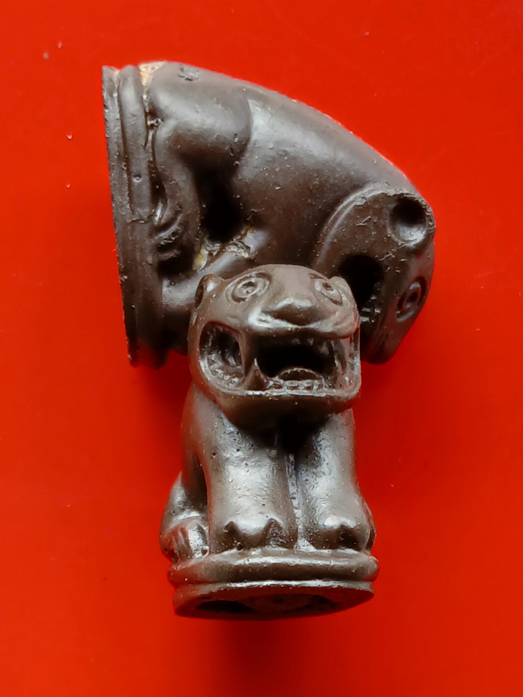 พญาเสือเรียกทรัพย์ แร่เหล็กน้ำพี้ วัดกระทุ่มเสือปลา เขตประเวศ กรุงเทพฯ จำนวน 2 ตัว