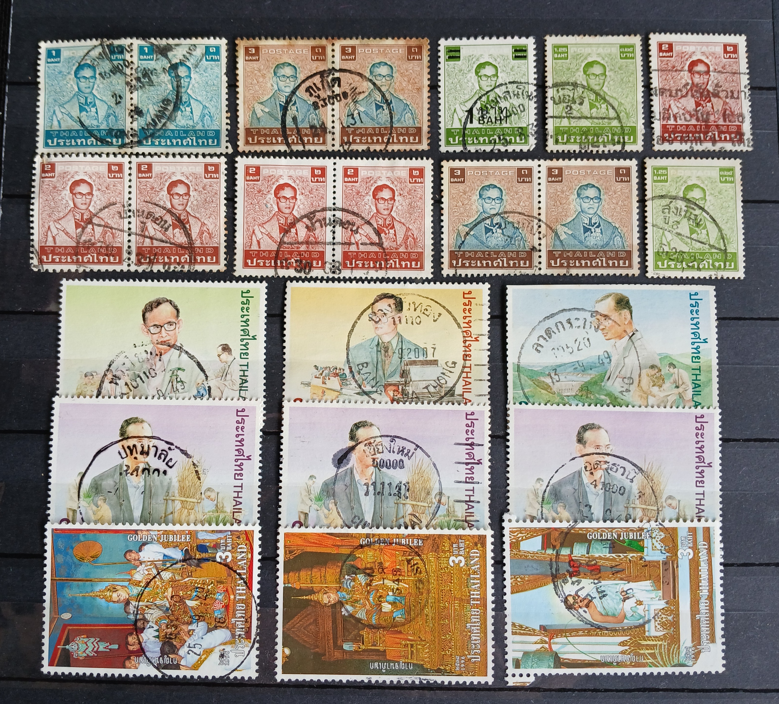 s3455-แสตมป์ไทยใช้แล้ว ติดตราประทับ หลากหลาย มีตัวไทย-อังกฤษ มีแบบคู่ดวงติดกัน รวม 35 ดวง (ในหลวง ดวงใหญ่สีฟ้า ตราลาดกระบัง ชำรุดขอบตัด)