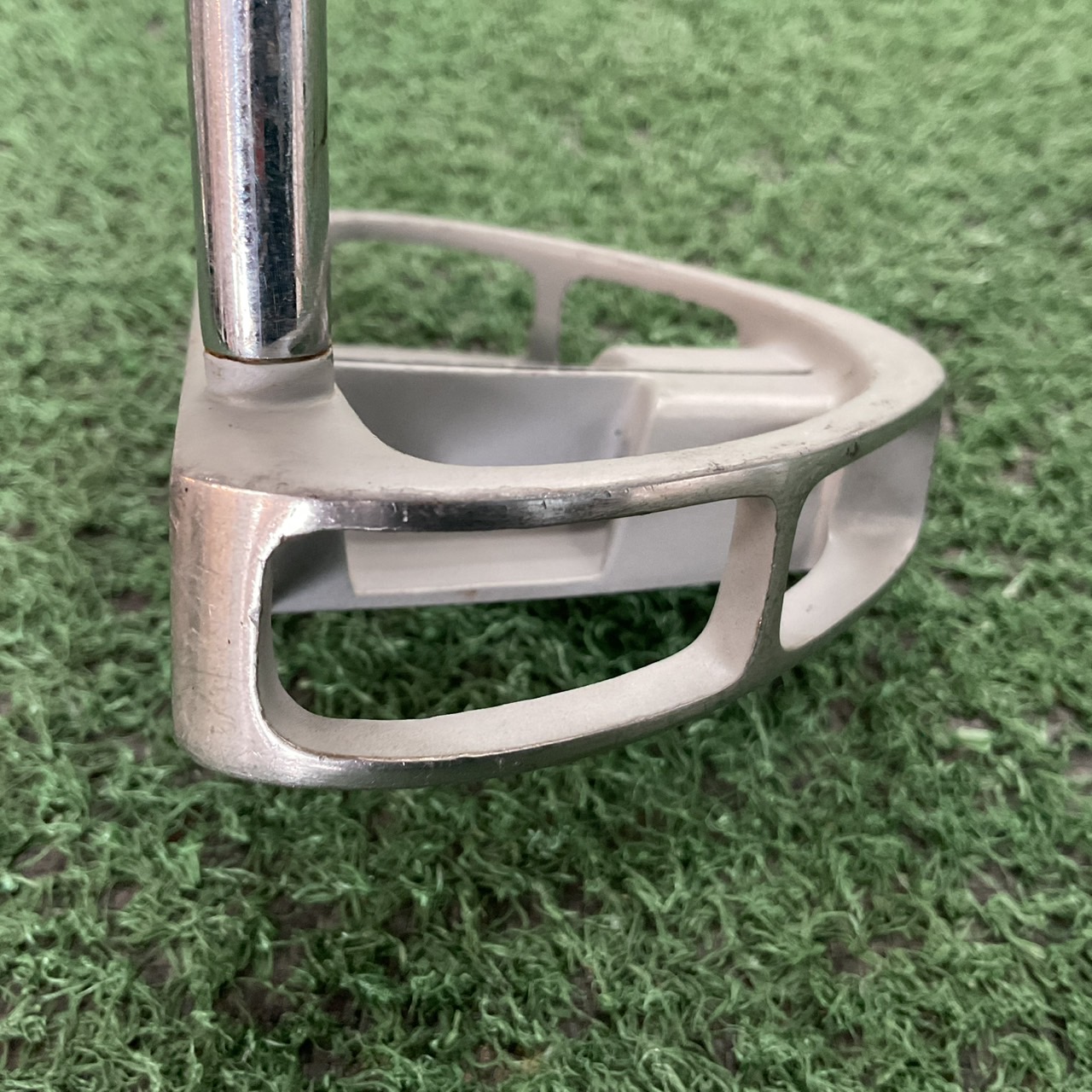 PUTTER OLN : E-TOUR ก้านเหล็ก