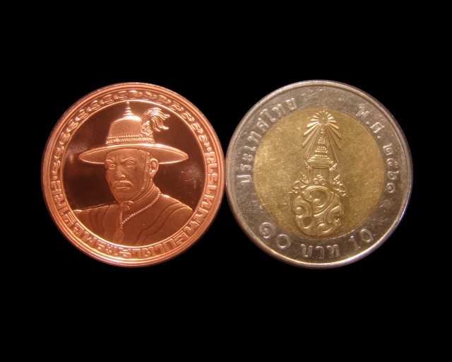 เหรียญสมเด็จพระเจ้าตากสินมหาราช PAMP S.A. SWITZERLAND ปี 2538 กองทัพเรือจัดสร้าง เนื้อทองแดงขัดเงา ขนาด 2.5 ซ.ม. พร้อมตลับครับ