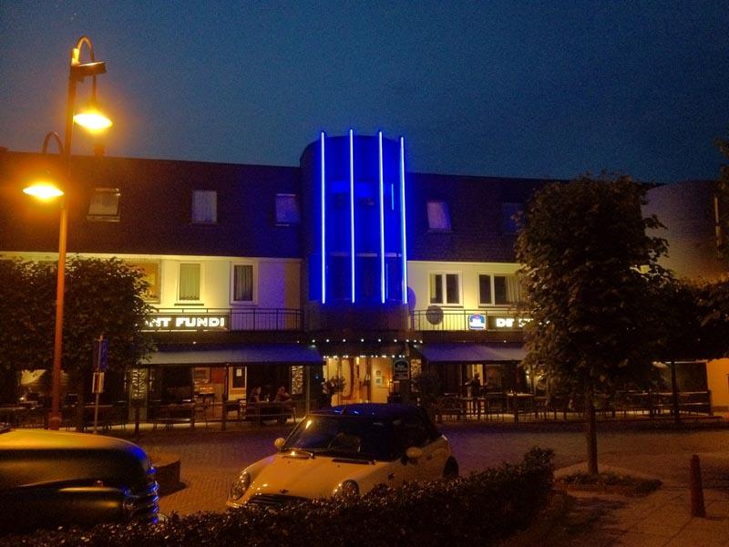 [ฟรี ! ปลั๊กหัวจ่าย ] LED Neon Flex AC220V เเบ่งขาย 5 เมตร ไฟเส้น led นีออนเฟล็กซ์ ไฟแอลอีดีนีออนดัด สามารถ ตัด ดัด โค้ง งอ ตกเเต่งายในและภายนอกสถานที่หรือการเดินไฟซ่อนฝ้า -กดเลือก แสงขาว วอร์ม เขียว เเดง น้ำเงิน ฟ้า เหลือง ความยาว 5 เมตร