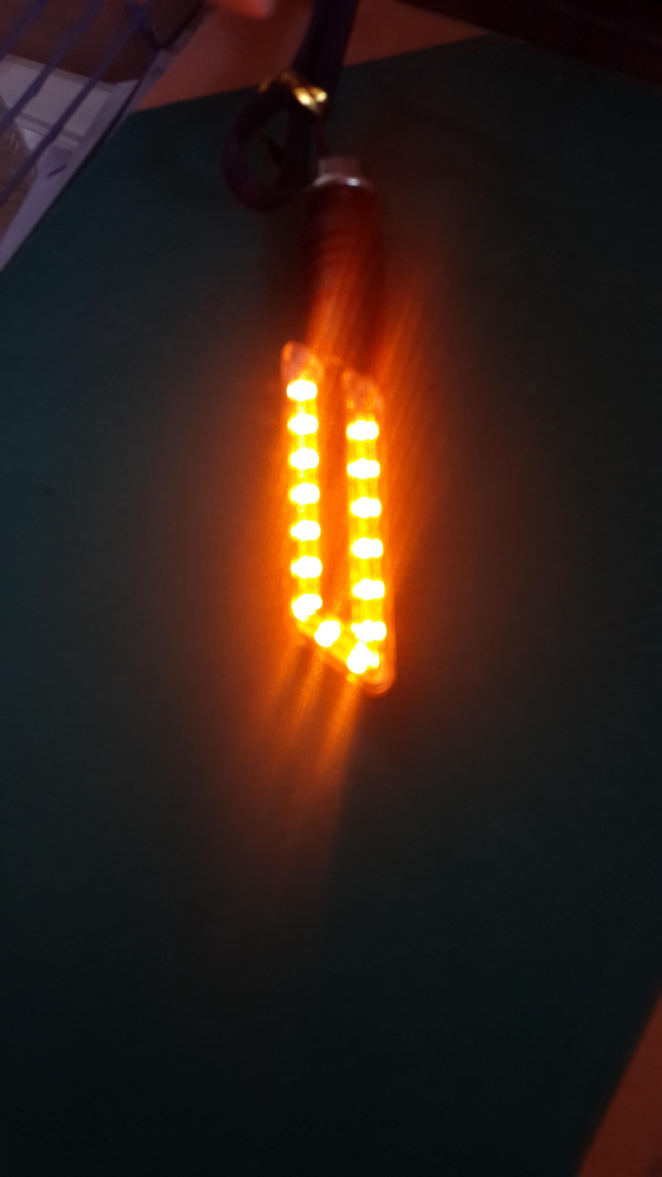 ไฟเลี้ยวมอเตอร์ไซค์แต่ง LED