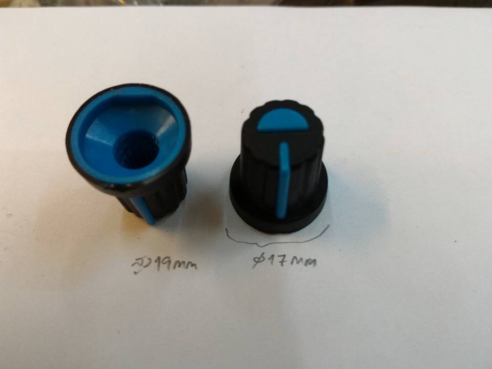 ขาย ลูกบิดพลาสติก สีดำคาดฟ้า KNOB ขนาดเส้นผ่านศูนย์กลางอ้วน17มมสูง19มม(17x19mm) ราคาตัวละ บาท