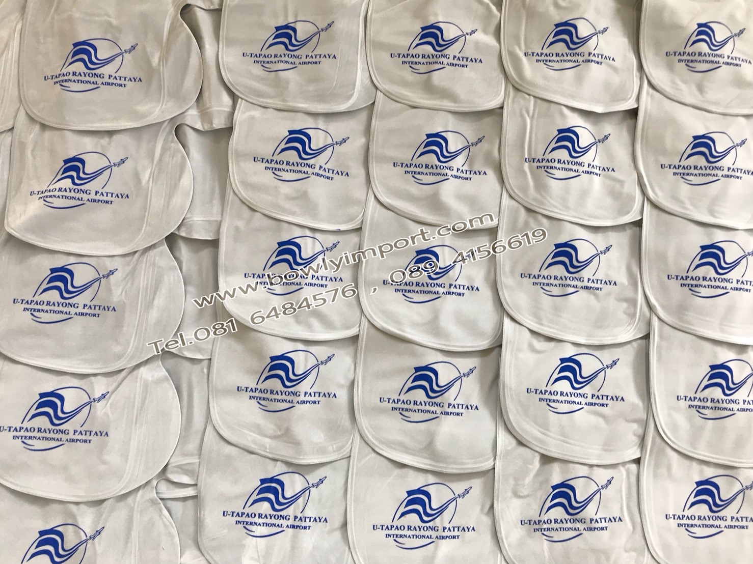 หมอนรองคอเป่าลม เนื้อผ้ากำมะหยี่ พร้อมสกรีนโลโก้